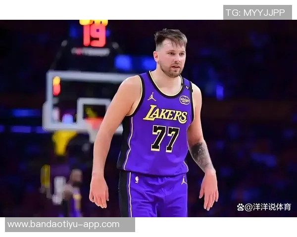 詹姆斯称赞东契奇身体状态出色有助于赛后恢复表现提升