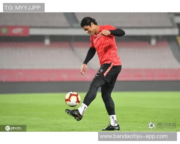 胡尔克39岁仍锋芒毕露生涯853场贡献667球海港年薪1180万创造130球佳绩