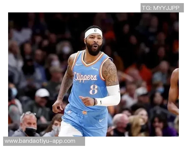 克莱半场表现稳健11投4中三分球命中3个贡献11分2篮板1封盖