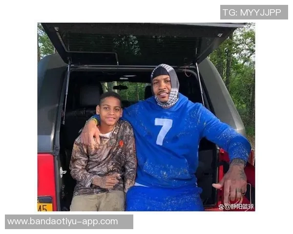 瓜哥与VJ共赏安东尼儿子精彩表现NCAA三场场均173分命中率高达636