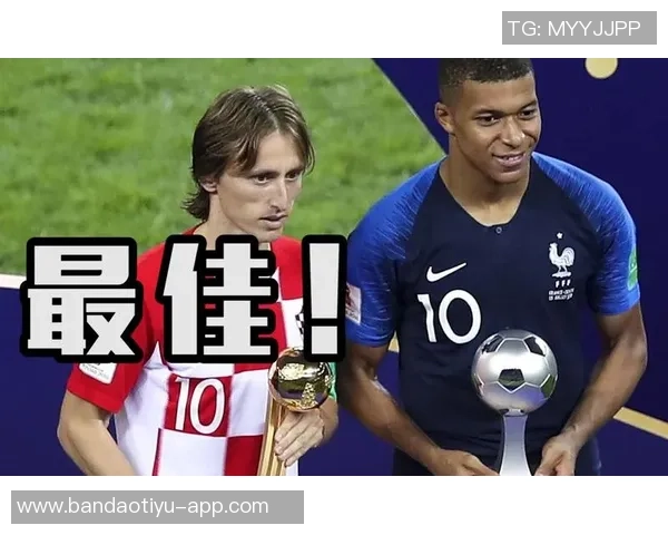 登贝莱荣归故里为家乡埃夫勒捧回金球奖杯引发热烈庆祝 登贝莱荣归故里为家乡埃夫勒捧回金球奖杯引发热烈庆祝