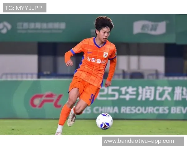 泰山小将彭啸庆祝20岁生日中超首秀成最珍贵礼物感谢韩鹏指导的信任与支持